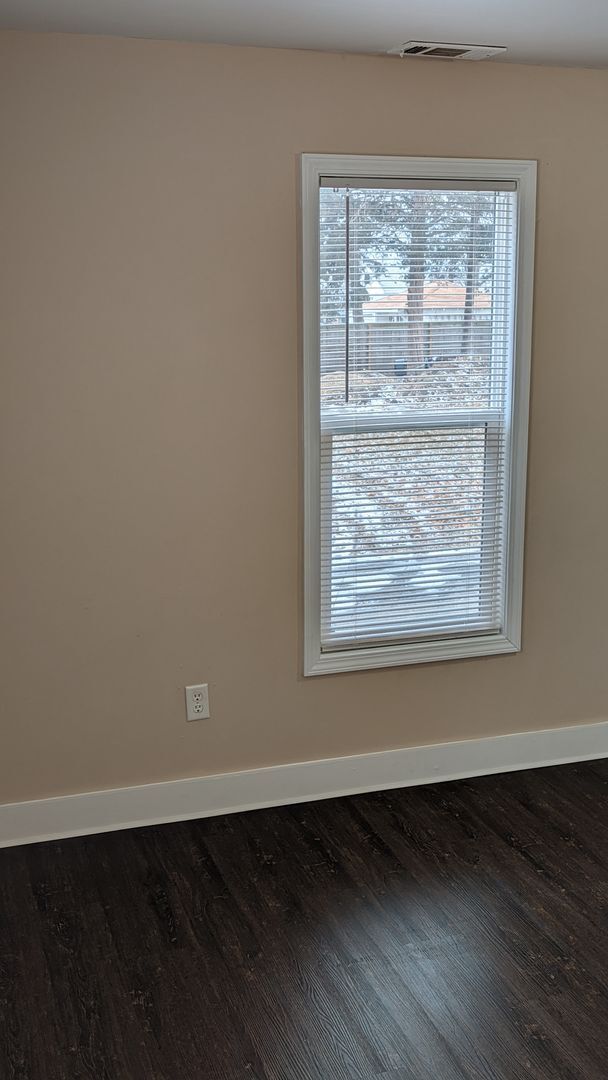 Building Photo - Spacious 2-Bedroom Home Available NOW!