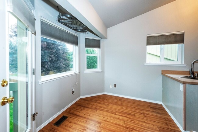 Building Photo - 12105 Woodchase Cir