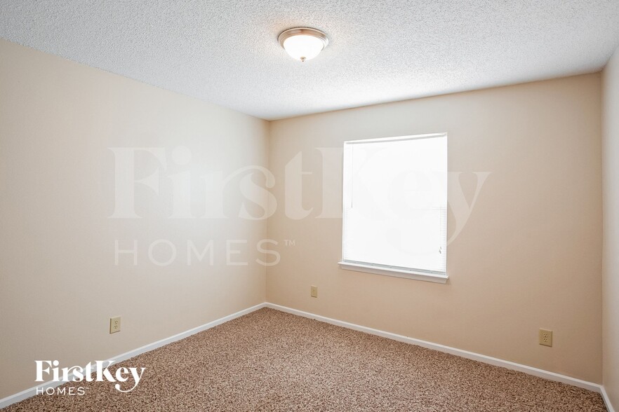 Building Photo - 744 Adagio Dr