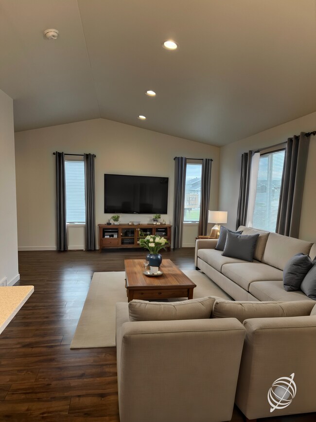 Building Photo - 3 Bed 2.5 Bath Single Family Home