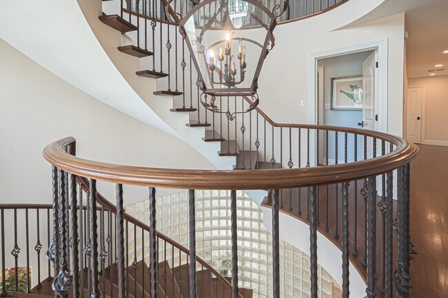 Building Photo - 112 S Rumson Ave