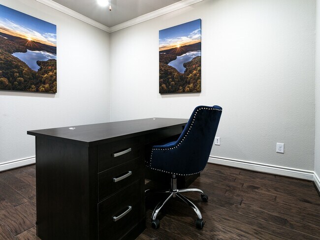 Building Photo - 9018 Meacom Dr