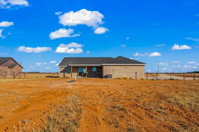 Building Photo - Country Living In Roosevelt ISD!