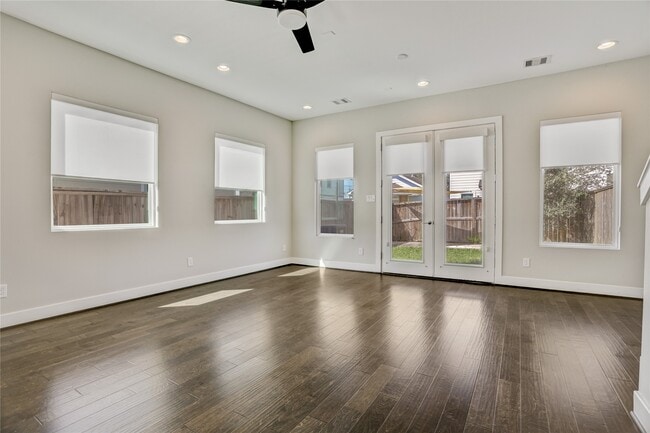 Building Photo - 2413 Chapman St