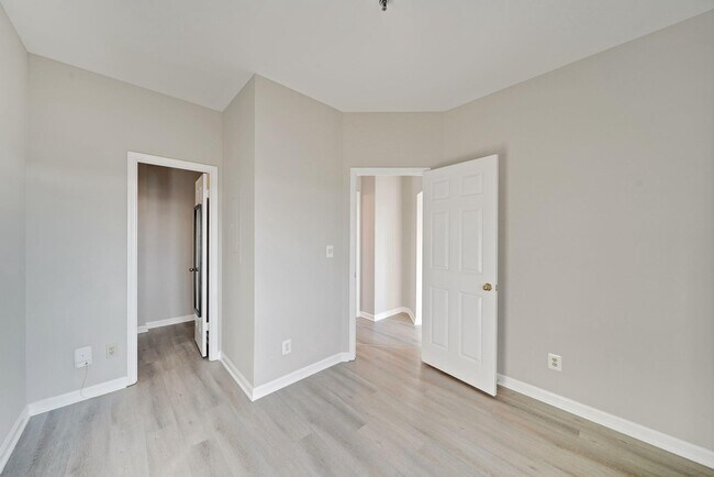 Building Photo - 2400 Clarendon Blvd