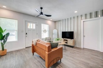 Building Photo - 4014 Dreyfus St