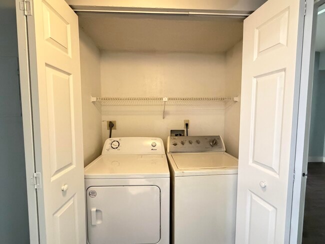 Building Photo - 921 Lyons Rd