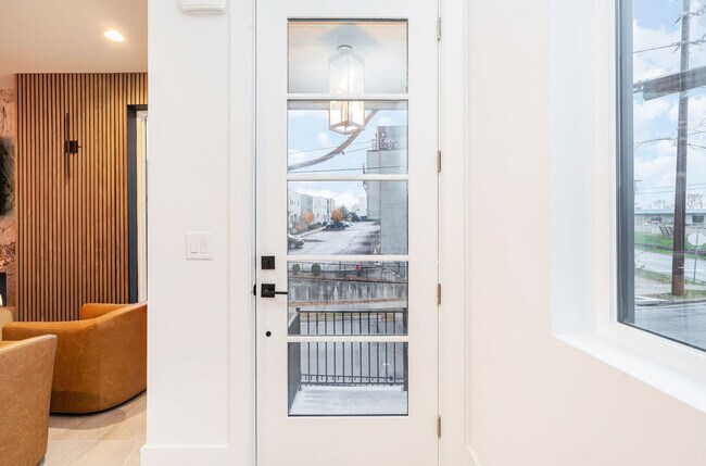 Building Photo - 48 Fern Ave