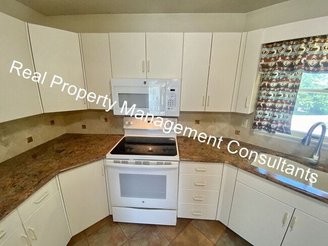 Building Photo - Custom Home in Liberty with 3rd Non-conforming Bedroom