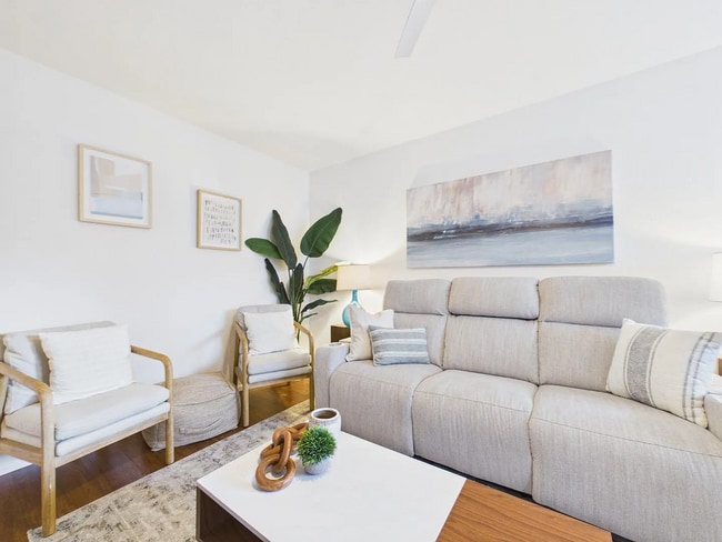 Building Photo - APT 121