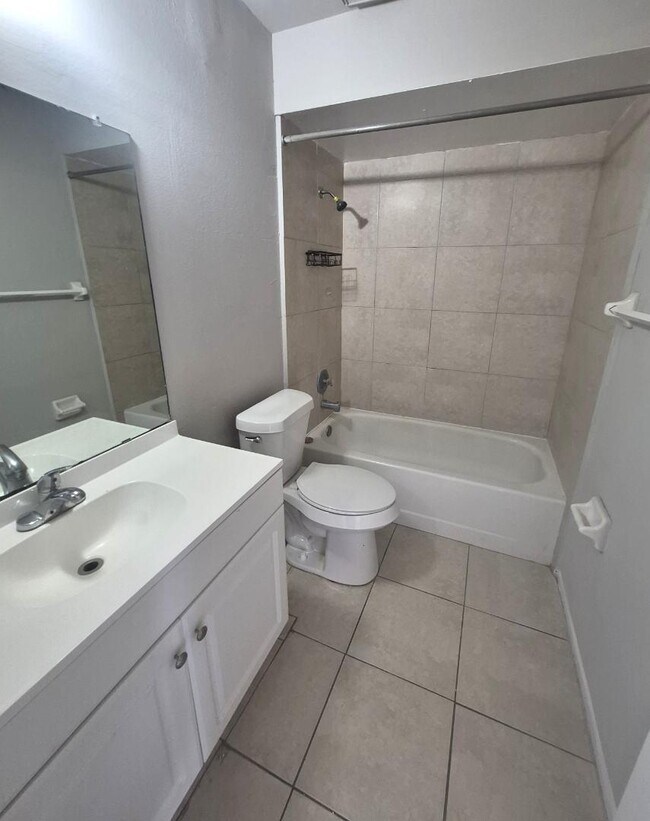 Building Photo - 104 Las Brisas Way