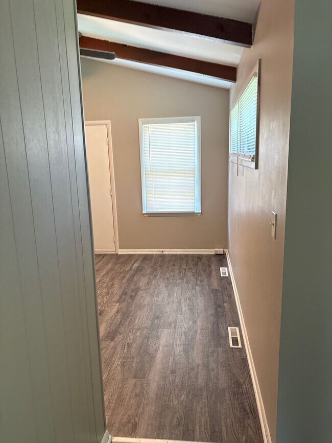 Building Photo - NEW PRICE! Beautiful 3 Bedroom Home