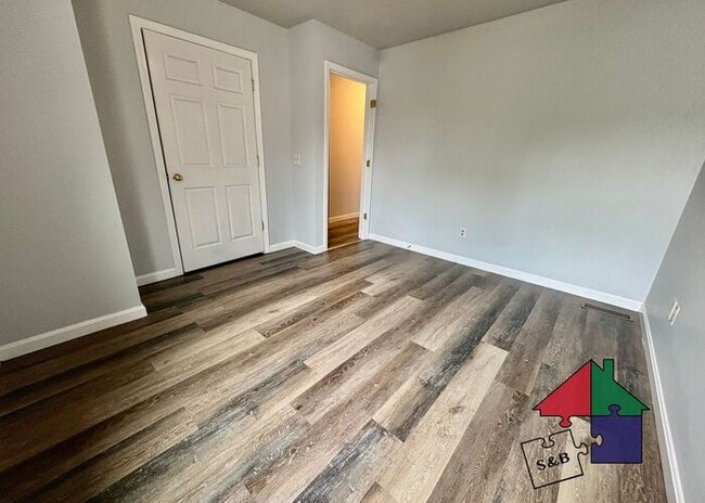 Building Photo - Gorgeous Pet Friendly Milton 3 Bedroom - Attached Garage and Patio!
