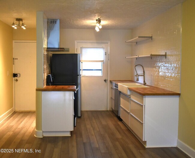 Building Photo - 4975 San Jose Blvd