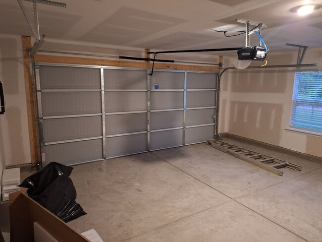 Building Photo - Newer Three Bedroom Home in Elgin SC!