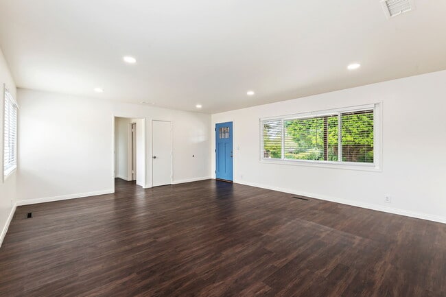 Building Photo - 3594 La Entrada