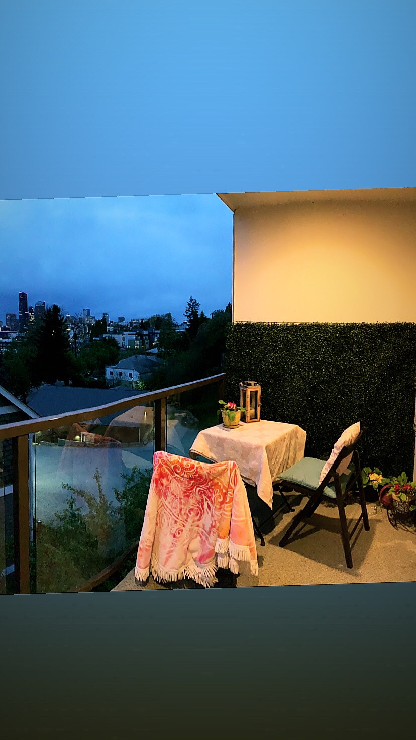 Building Photo - 829 19th Ave S