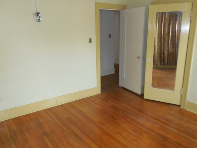 Building Photo - 601 W 48th St