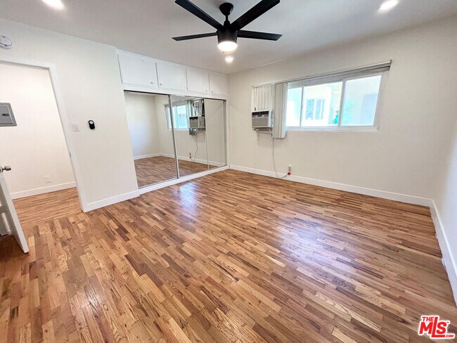 Building Photo - 1146 N Formosa Ave