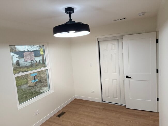 Building Photo - 410 Healy Ave