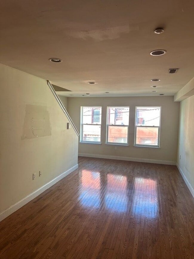 Building Photo - 1923 N Gratz St