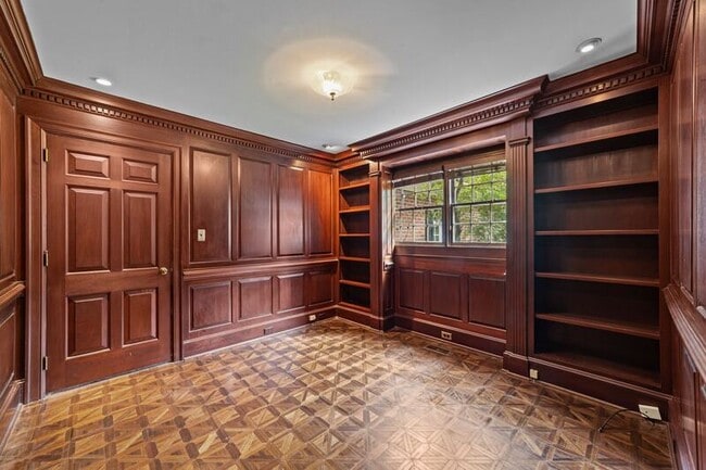 Building Photo - 221 Magnolia Ln