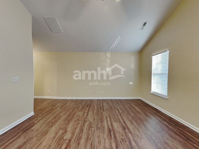 Building Photo - 3005 Quail Oaks Dr