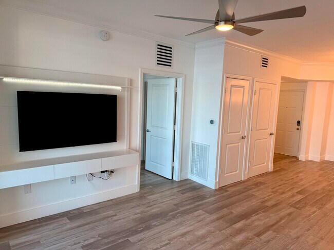 Building Photo - 415 NW Flagler Ave