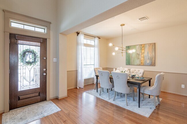 Building Photo - 27 S Mews Wood Ct