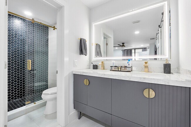 Building Photo - 2678 Carambola Cir N