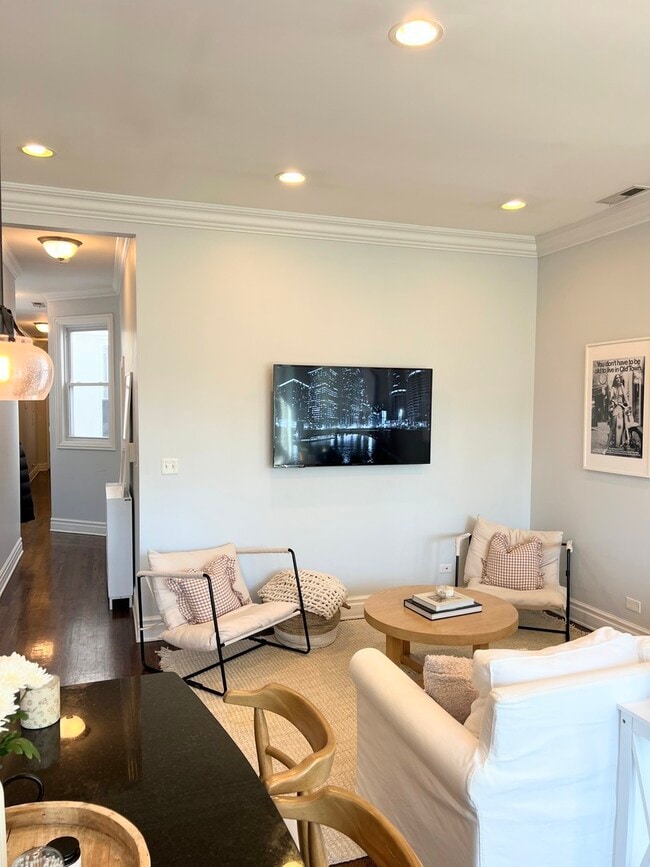 Building Photo - 1704 N Wells St