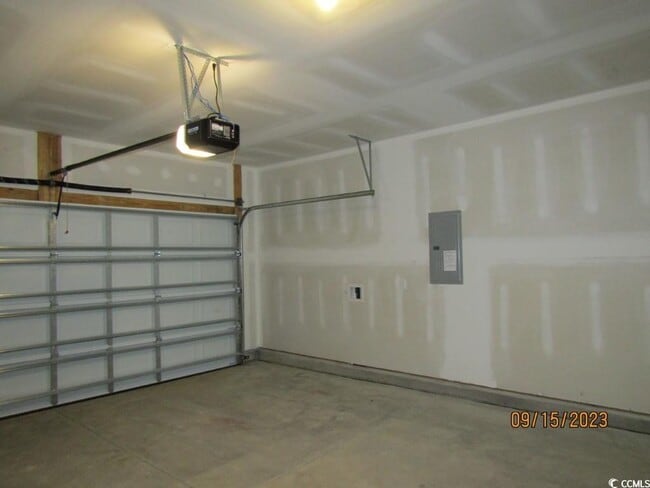 Building Photo - 905 Vernal Pl
