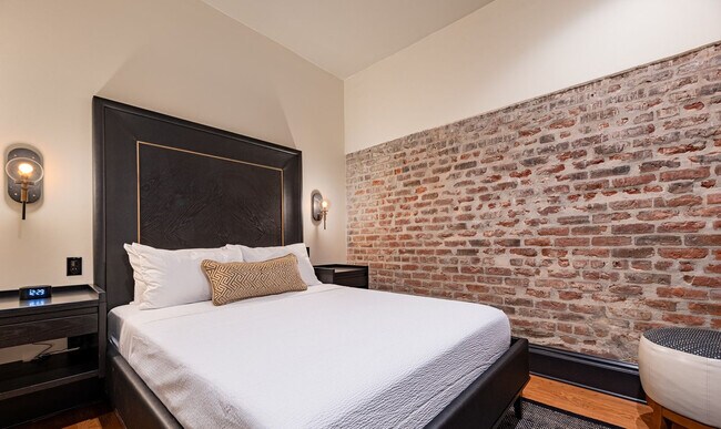 Building Photo - 1011 Canal St