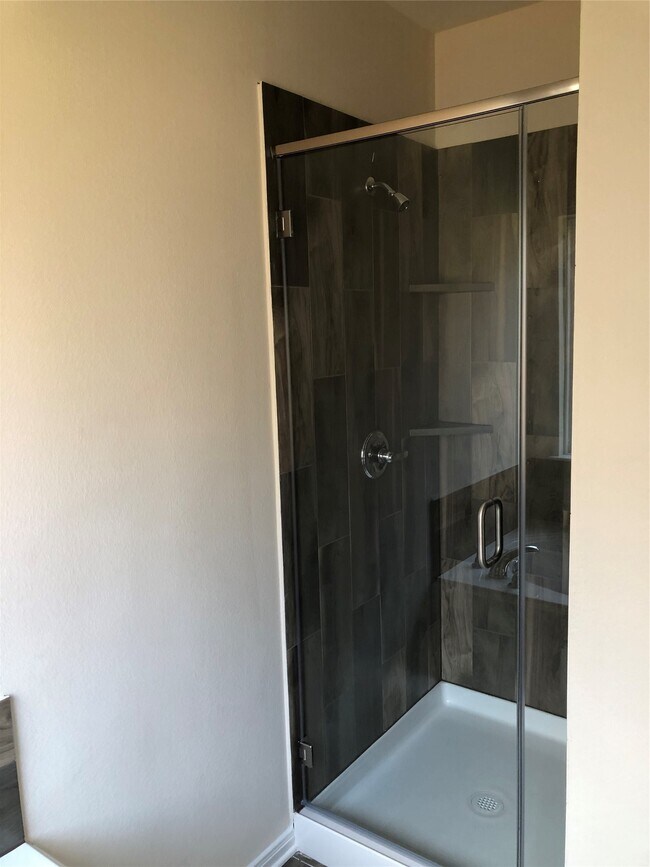 Building Photo - 1006 Old Vine Rd