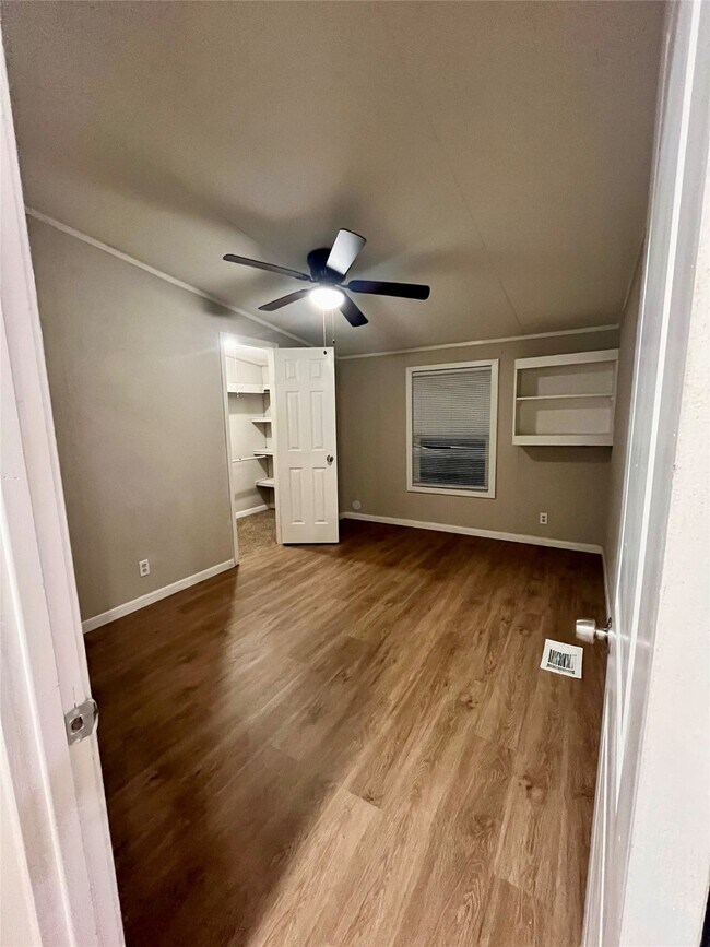 Building Photo - 26950 Hondo Cir