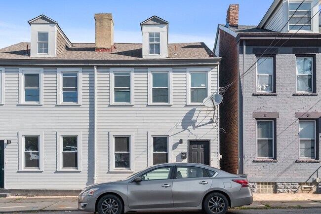 Building Photo - 2015 Jane St