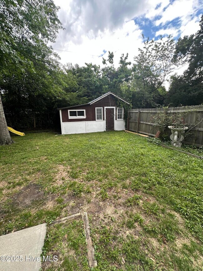 Building Photo - 512 Watson Ave