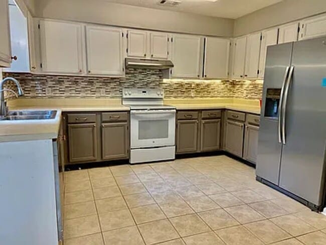 Building Photo - Large 3 bed, 2 bath home in Auburn