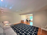 Building Photo - 10930 Howland Dr