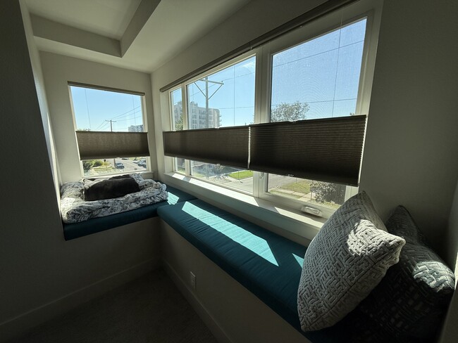 Building Photo - 1551 King St