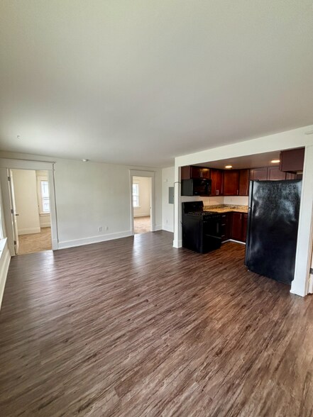Building Photo - 90 Laverack Ave