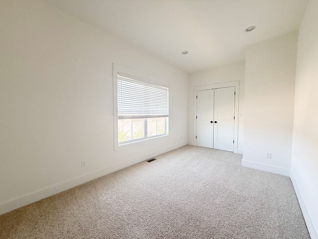 Building Photo - 3-Bedroom Home with Flex Room, Pool Access, and Stainless Steel Appliances Near Downtown Cookeville