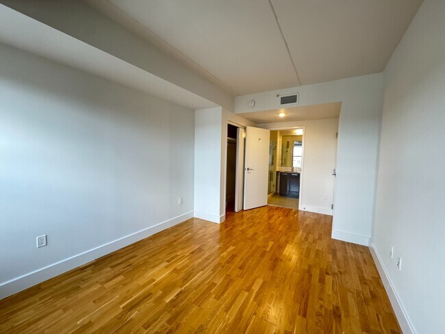 Building Photo - 310 Clarkson Ave