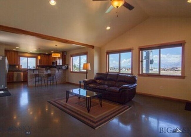 Building Photo - 3-Bedroom, 2-Bathroom Single-Level Home in Bozeman, MT