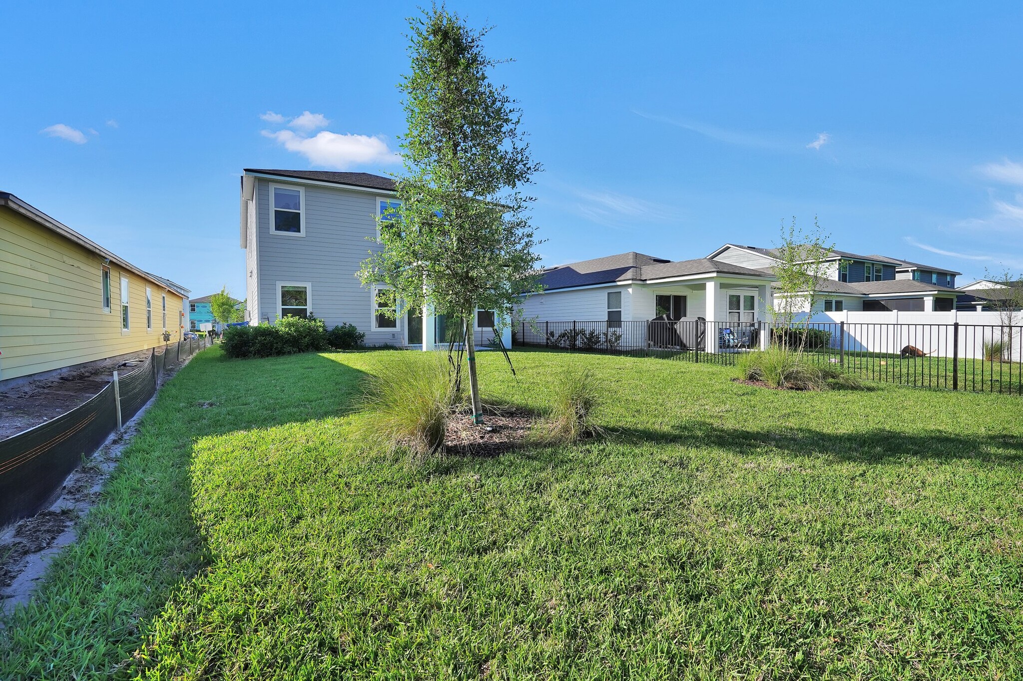 Building Photo - 162 Dahlia Falls Dr