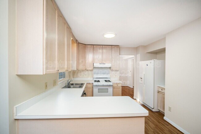 Building Photo - 16 Twin Lake Ct