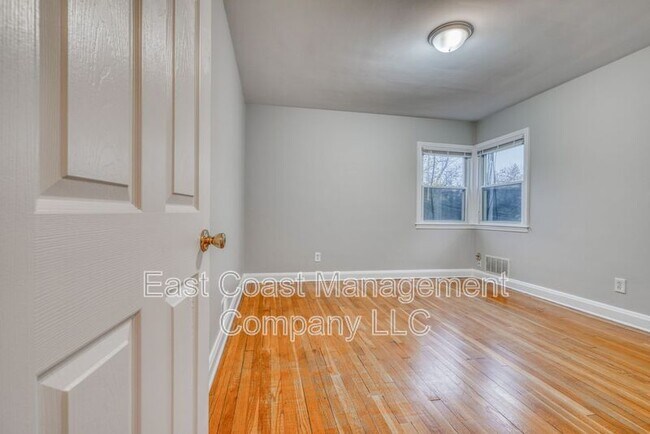 Building Photo - 9616 Mason Ave