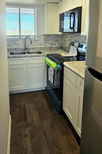 Building Photo - 1501 Crescent Cir