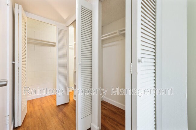 Building Photo - 620 W Solana Cir