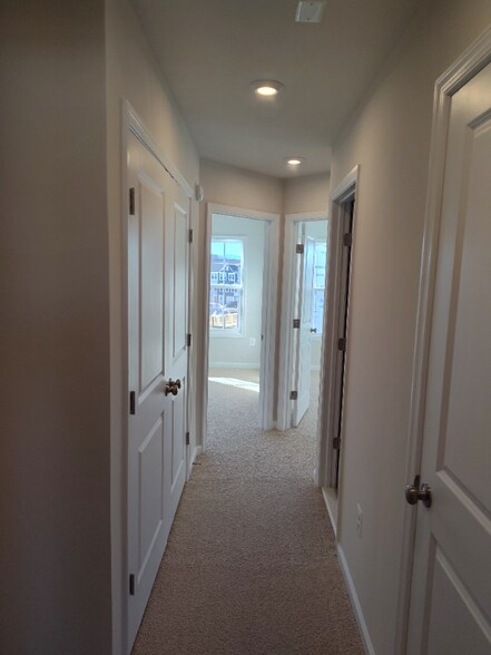 Building Photo - 409 Willowshire Ct